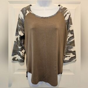 Camouflage 3/4 Sleeve Women's Top